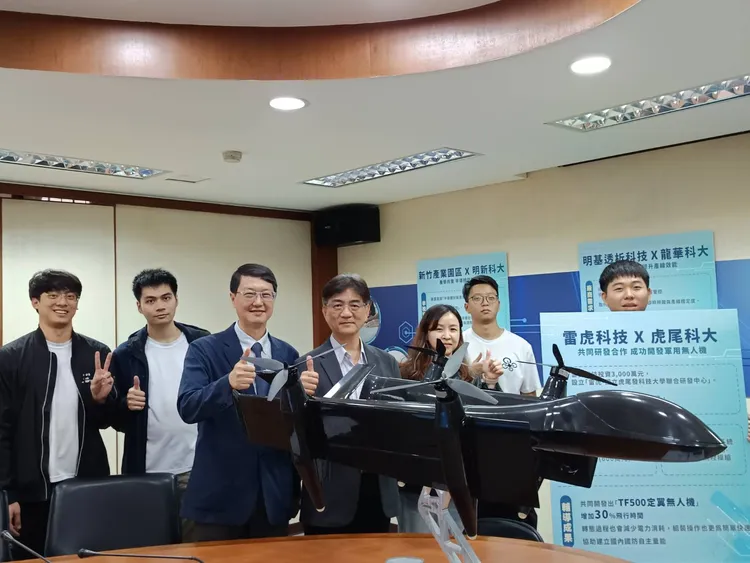 台中產業園區的雷虎科技攜手虎尾科技大學，共同設立無人機研發中心，自主研製TF500定翼無人機。許麗珍攝