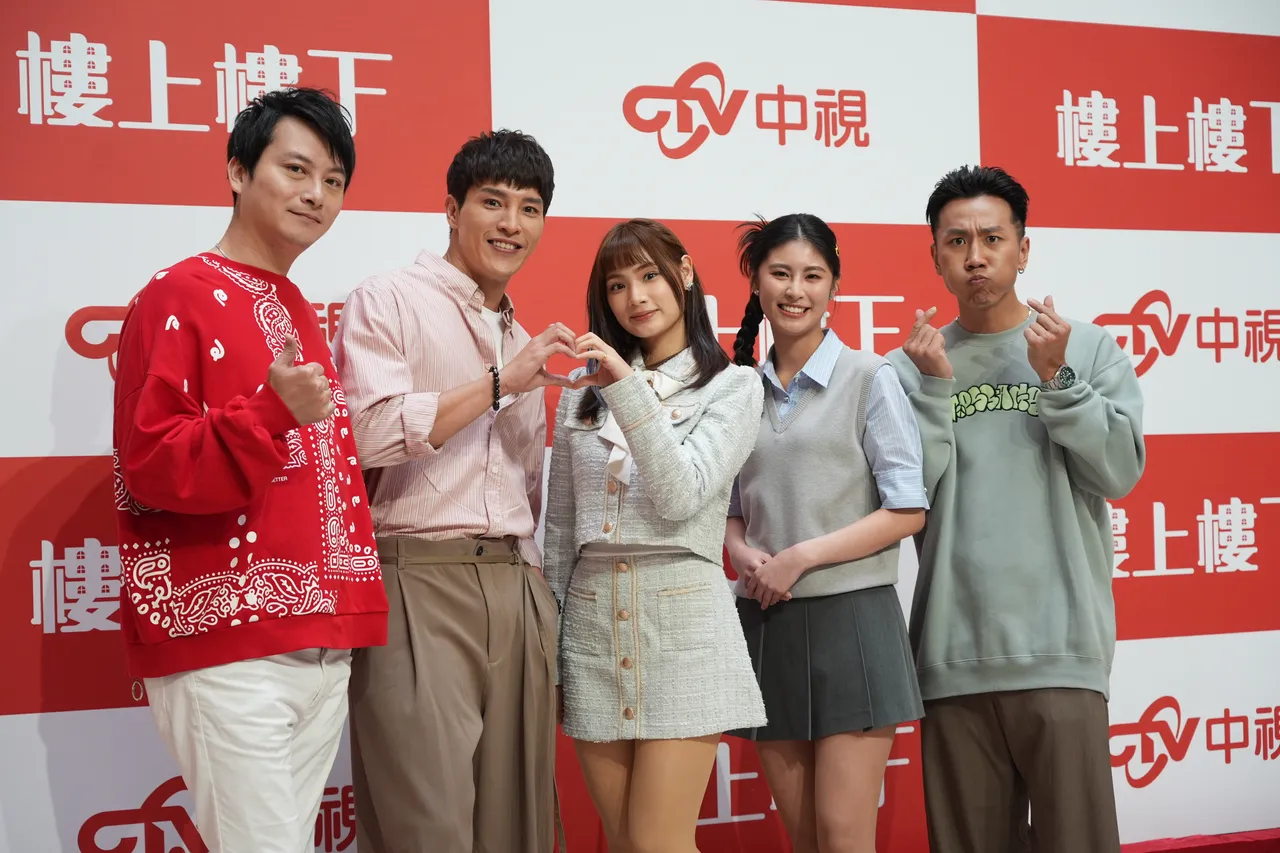 第二代演員群一起合影。攝影中心