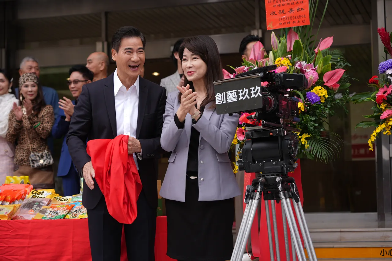 翁家明（左）首次擔任執行製作人。攝影中心攝