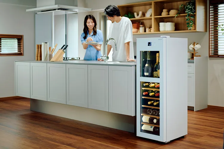 日本頂級酒櫃品牌SAKURA WORKS推出全新主力機型「GX38冰溫酒櫃」，強調雙溫與廣域溫控需求，提供更完整的保存解決方案。業者提供