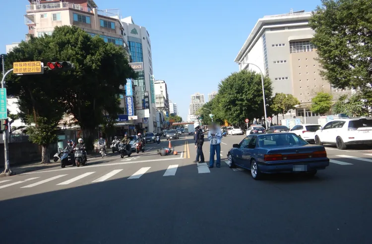 該路口原本無須兩段式左轉。民眾提供