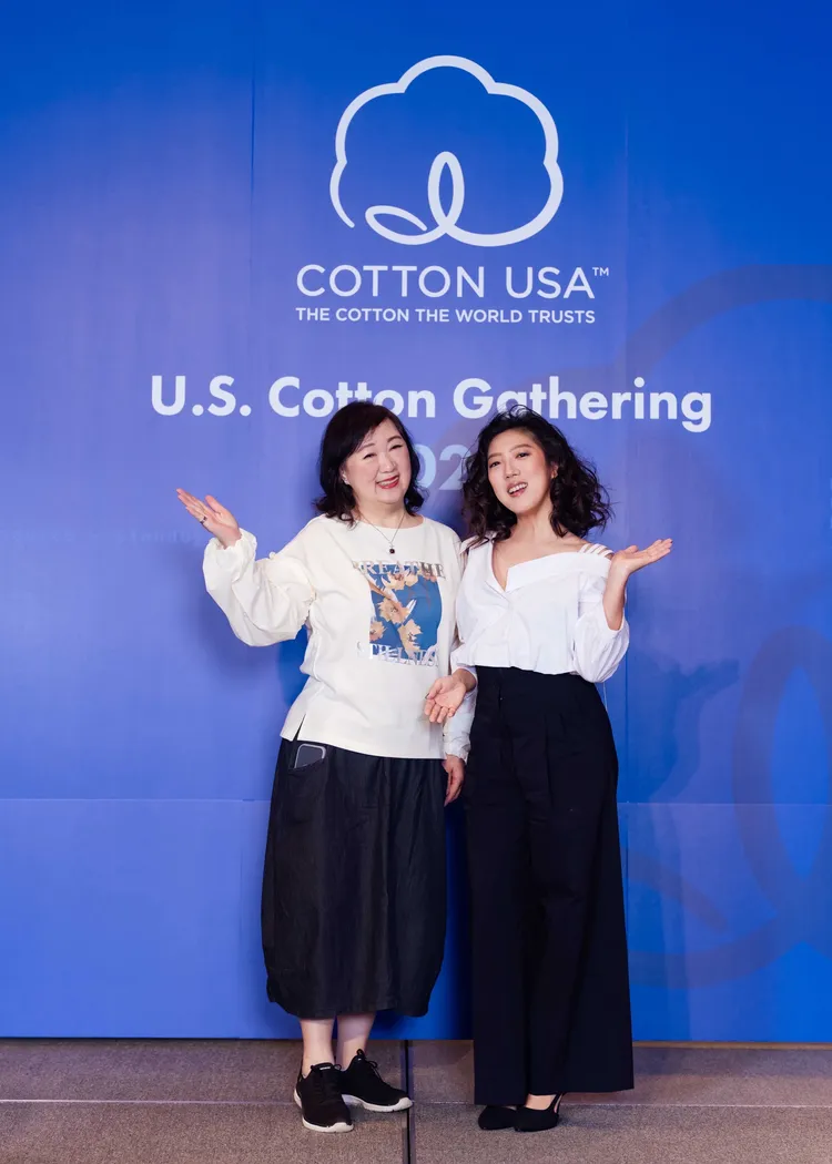 李竺芯（右）奪金前就憑歌唱實力圈粉美國棉駐台代表Sunnie。美國棉提供