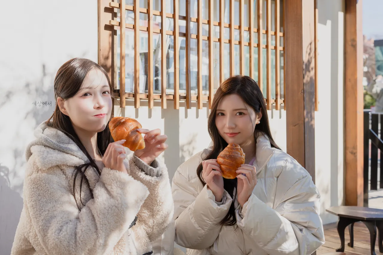 近日邀韓籍「Fubon Angels」成員珉貞、晧禎擔任釜山航線大使。星宇航空提供