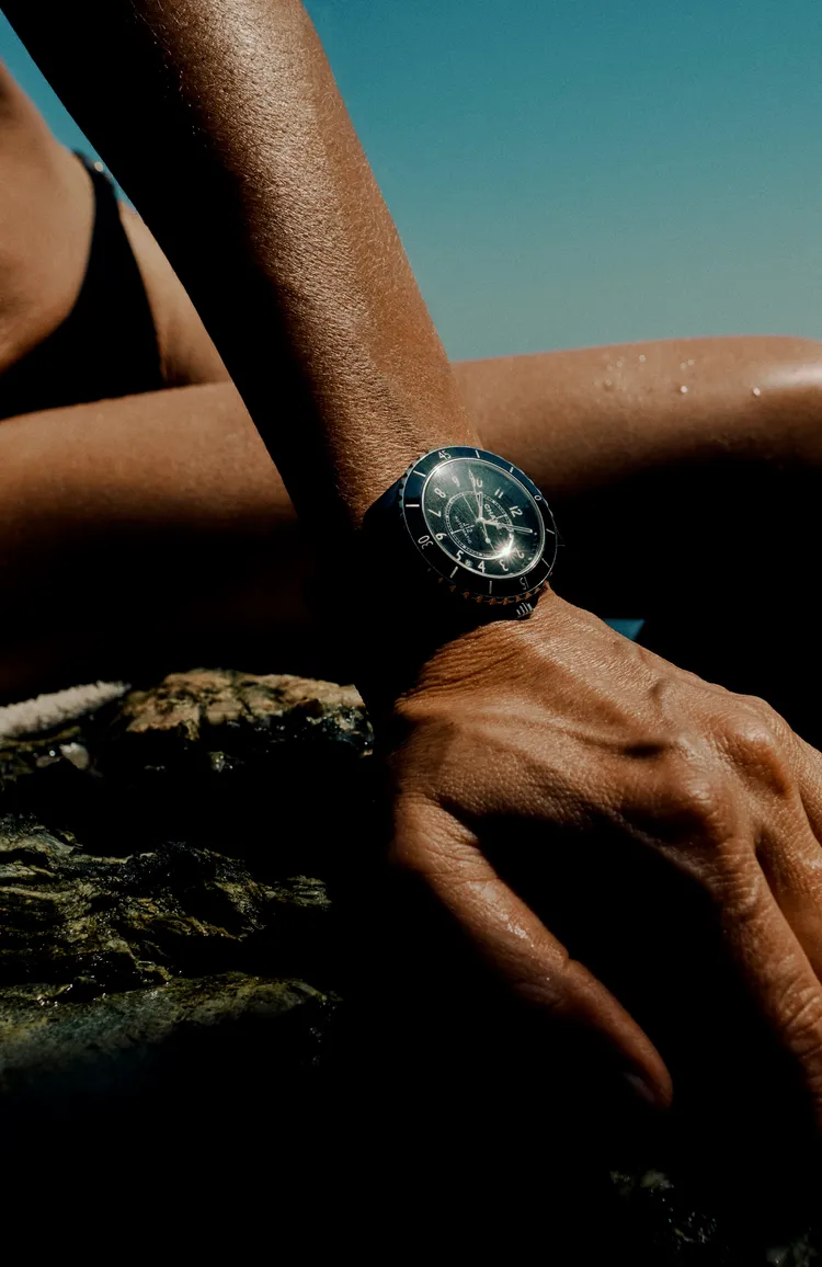 香奈兒J12形象廣告。品牌提供