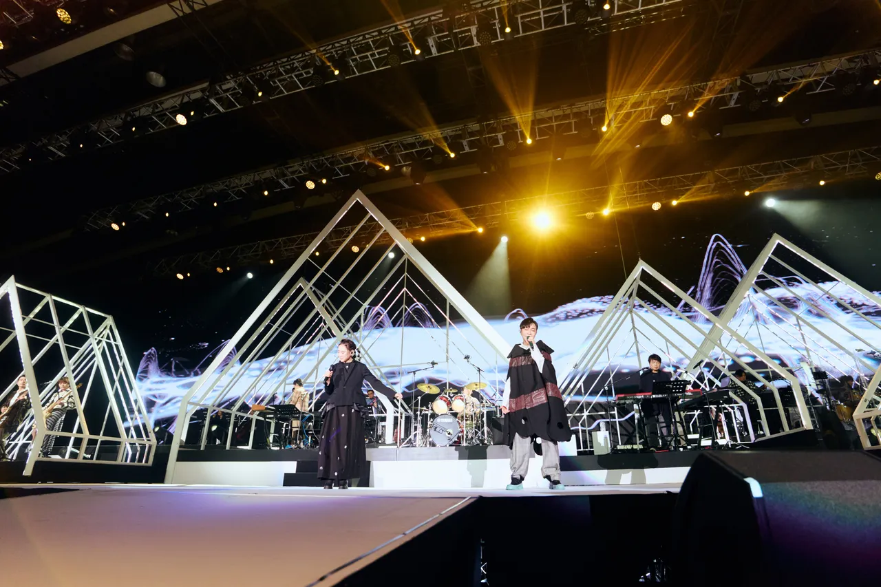 王菀之（左）一句邀約同台，蘇打綠秒答應。蘇打綠有限公司提供