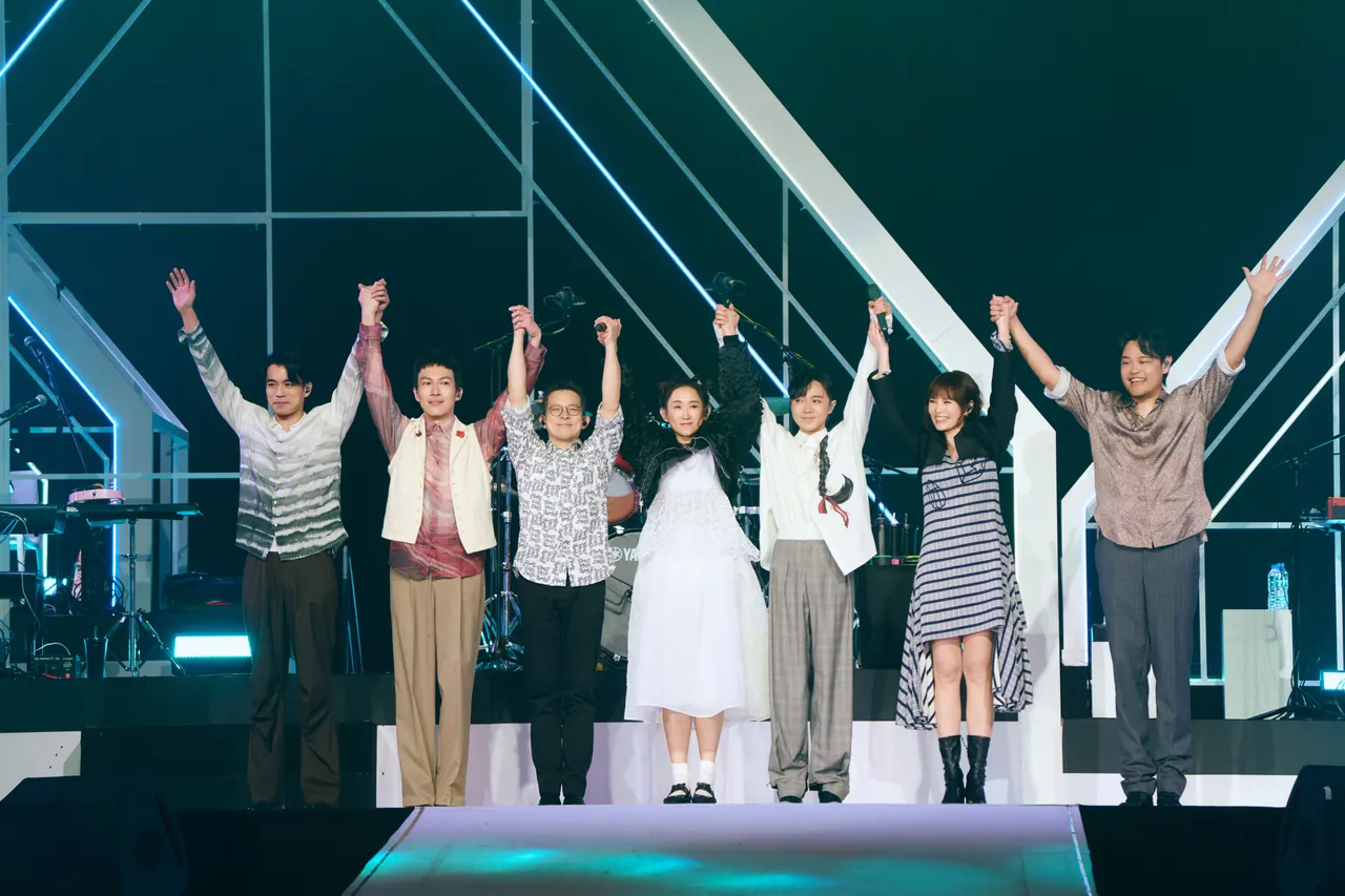 蘇打綠與王菀之（左4）相約下次合體不要等那麼久。蘇打綠有限公司提供