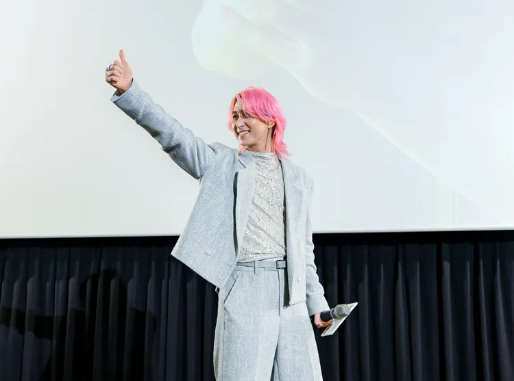 佐久間大介比出讚的手勢。天馬行空提供