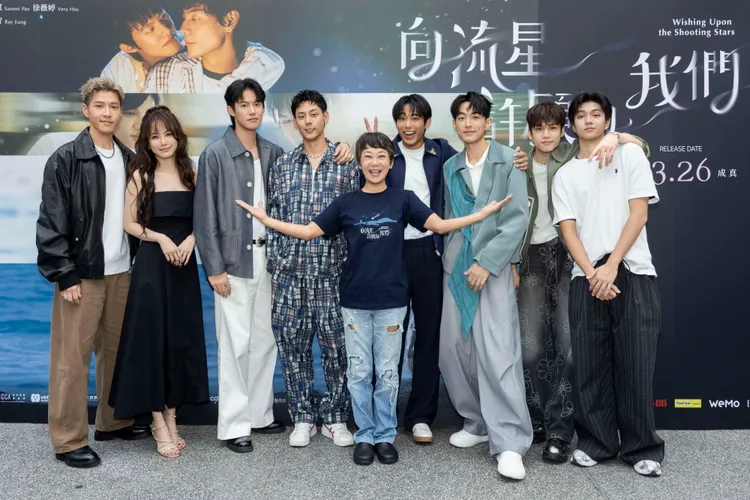 演員吳岳擎（左起）、方語昕、余杰恩、各務孝太、曹蘭、初孟軒、鍾岳軒、陳彥旭、郭大睿盛裝出席首映記者會。有意思國際傳媒、犢影制作提供