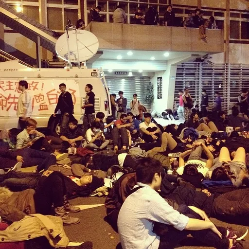 謝龍介「簽服貿股市不只3萬點」洗記憶？她轟：這種政客還有人挺