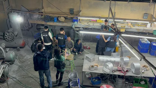 新北專勤隊2度突擊五股山區加工廠　15名非法移工就逮！雇主將重罰