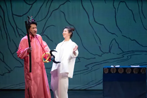 賴雅妍跨刀助陣重現螢幕CP　王傳一丟偶包「戴豬鼻子」笑翻全場