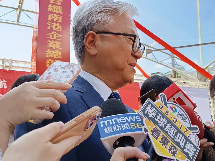 新光合纖南港企業總部今舉辦開工動土典禮，預計2030年完工並取得使用執照。吳東昇於典禮會後受訪。許麗珍攝