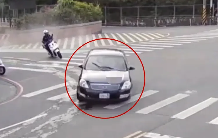 黃男在市區內狂飆又逆向，就是怕通緝犯身分曝光。翻攝畫面