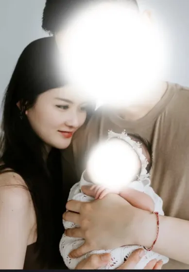 自稱廖思惟孩子的爸附上一家三口照。翻攝小紅書