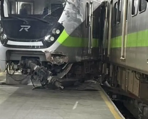 台鐵風波不斷！七堵調車場「列車碰撞出軌」　1人傷緊急送醫