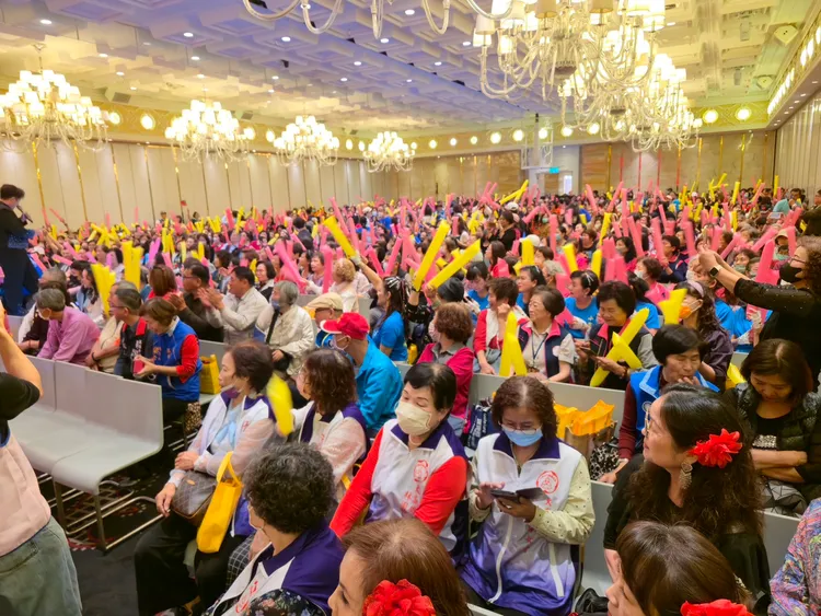 中國國民黨主席鄭麗文15日南下出席高雄市黨部新春團拜。翻攝畫面