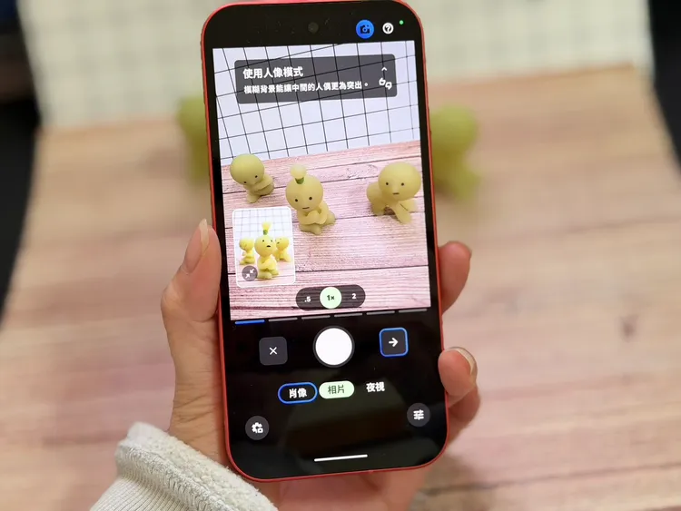 在相機模式中按右上角的相機圖示就能啟用拍照指導。趙筱文攝