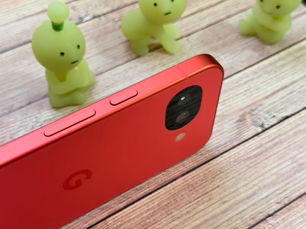 機身採用霧面材質背蓋，不過邊框則是緞面鋁合金。趙筱文攝