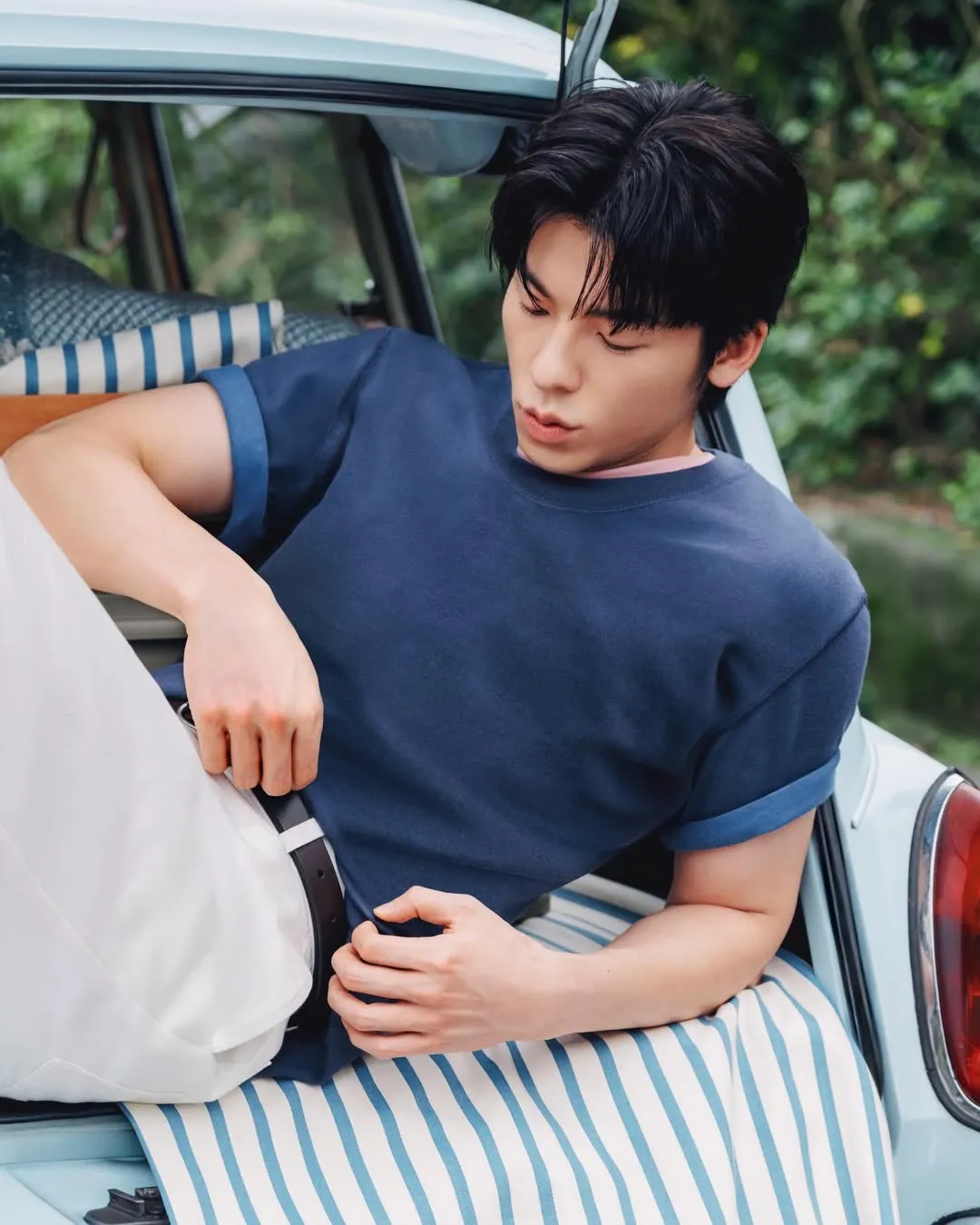 許光漢透過細節元素將基本款單品穿出新鮮感。翻攝uniqlo_taiwan IG