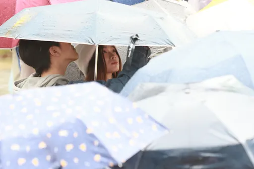 今暖如夏早晚冷！鋒面明報到　濕涼「雨連下4天」