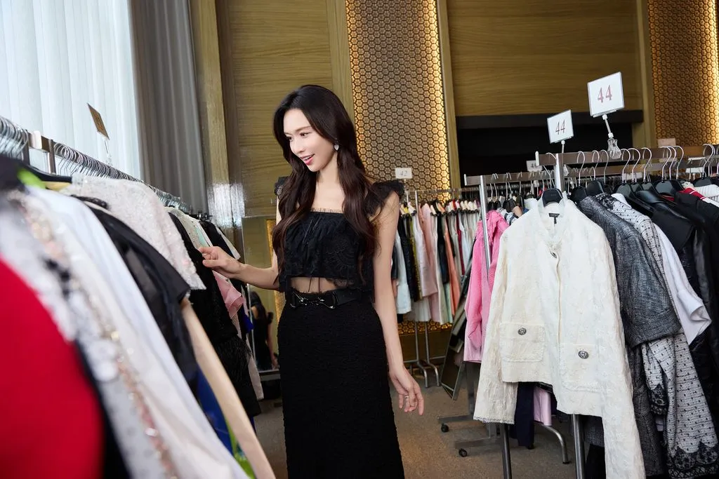 林志玲親逛夏姿慈善特賣會。品牌提供