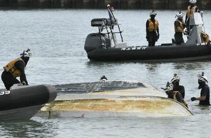 校外教學成悲劇!沖繩2船翻覆21人落水 女高生、船長不治