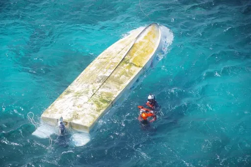 校外教學成悲劇！沖繩2船翻覆21人落水　女高中生、船長身亡