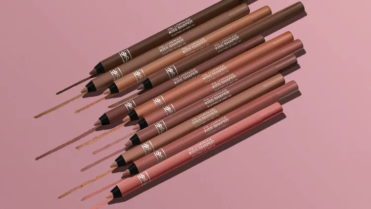 YSL情挑裸吻柔霧唇線筆，990元。品牌提供