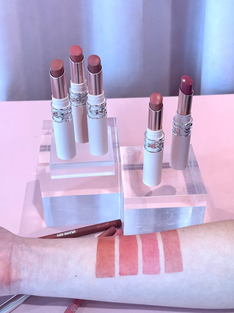 YSL情挑裸吻煙霧唇膏以「黏膜色」為創作基調。張家玲攝