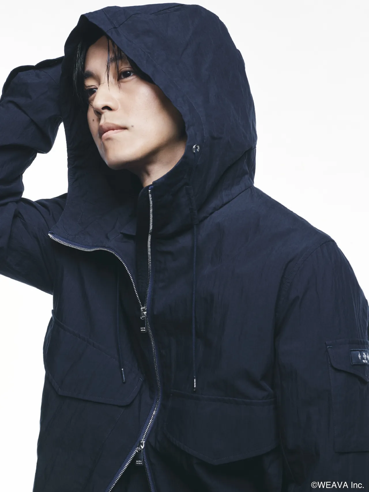 松坂桃李搶先示範TATRAS 2026春夏重點單品。品牌提供