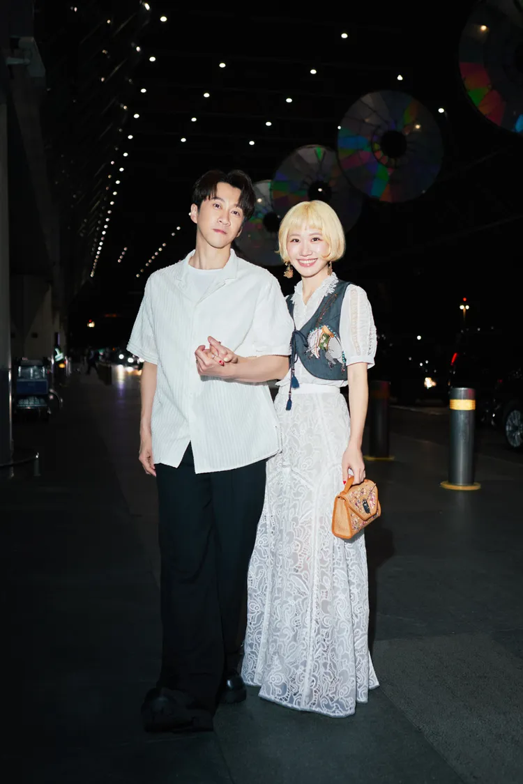 陳漢典（左）與Lulu（右）夫妻檔首度參加巴黎時裝周。品牌提供