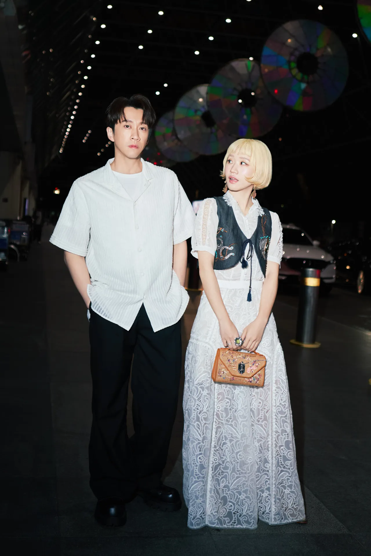 陳漢典（左）與Lulu（右）啟程前往巴黎時裝周。品牌提供