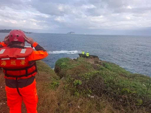 東北角70歲釣客失蹤！礁岩僅留釣具　直升機出動搜救中
