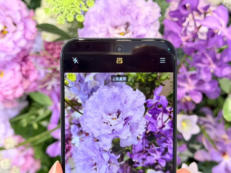 16 Pro主打2億畫素主鏡頭。趙筱文攝