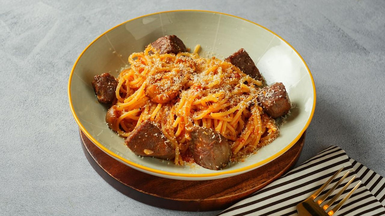 餐廳稱「監視畫面是機密」拒幫實況主尋包 總公司怒解約拆招牌