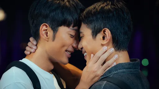 鍾岳軒誇初孟軒是「穩重的石頭」 趴腿入睡超曖昧