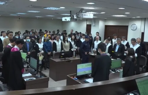 柯文哲出庭聽到判17年　瞬間1舉動曝光