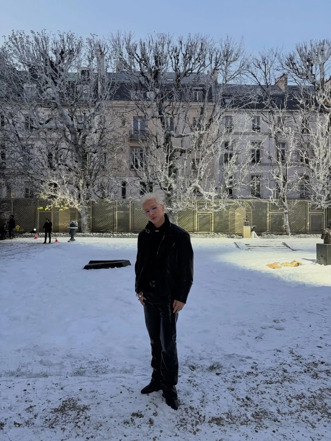 BIGBANG太陽的看秀造型，猶如「潮版黃仁勳」。翻攝IG