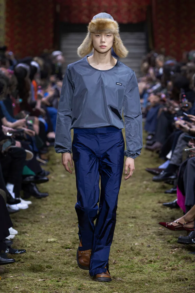 韓團TXT成員崔然竣，驚喜獻身為Miu Miu秋冬大秀走秀。品牌提供