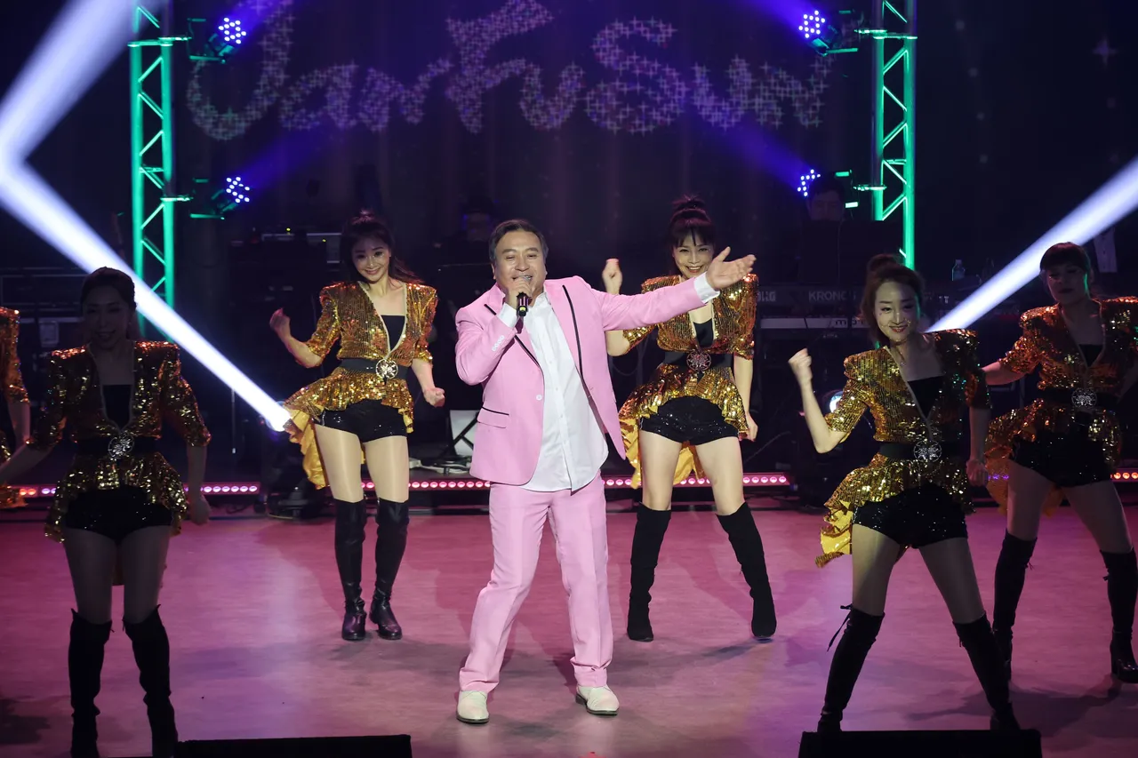 王中平罕見挑戰唱跳。劍湖山世界提供