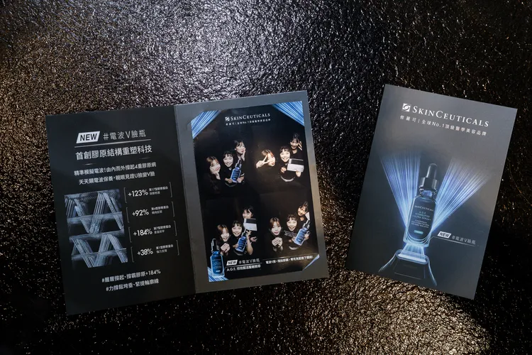 修麗可醫美級肌膚升級站V臉仰角拍貼機。品牌提供