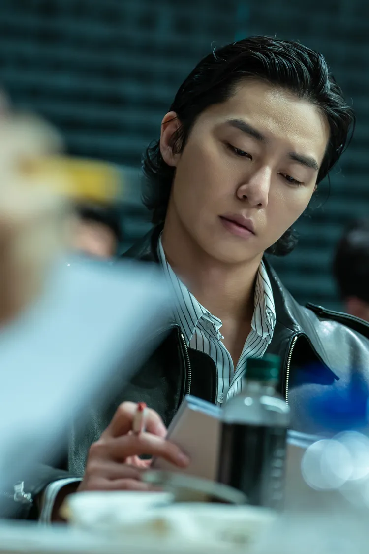 朴敘俊首度接演黑幫劇，飾演凶狠難以捉摸的主角。Disney+提供