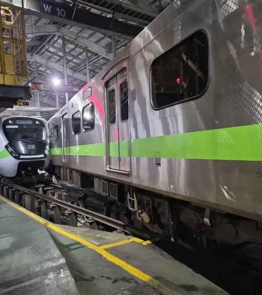 台鐵七堵調車場2列車相撞出軌！1員工受傷送醫