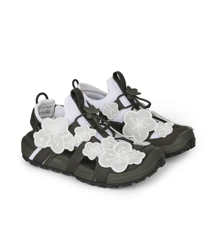 The North Face x Cecilie Bahnsen聯名系列Bekah涼鞋 ，1萬1380元。品牌提供