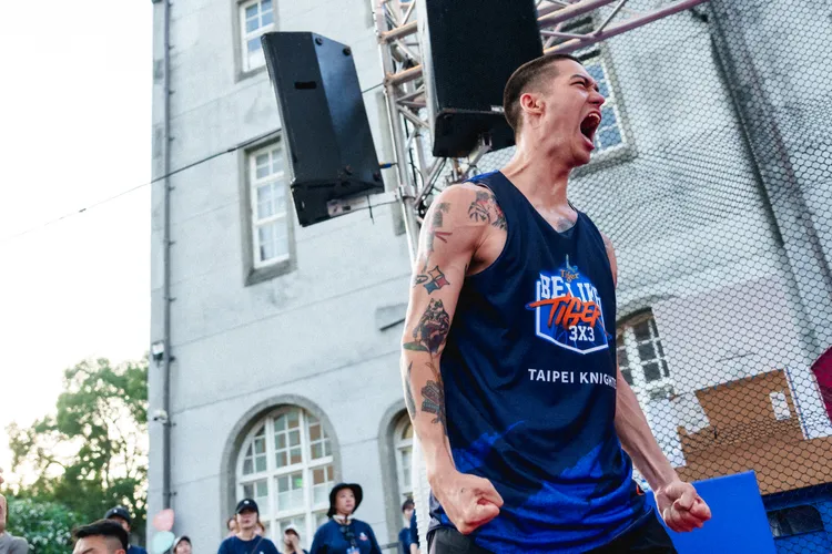 虎牌啤酒號召全台年輕人集結，跨出勇敢的那一步，這就是你改寫街頭戰局的時刻！海尼根台灣提供