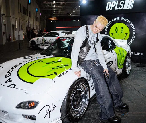 周湯豪勇闖美國掀暴動　秀訂製款專車成最狂打卡點