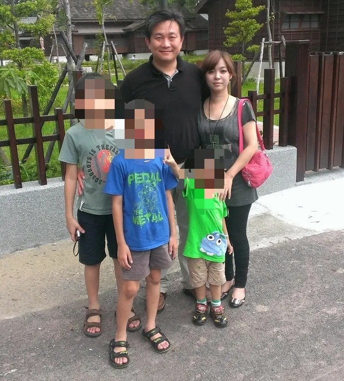 王定宇與妻子李淑吟及3個兒子全家福。李淑吟臉書