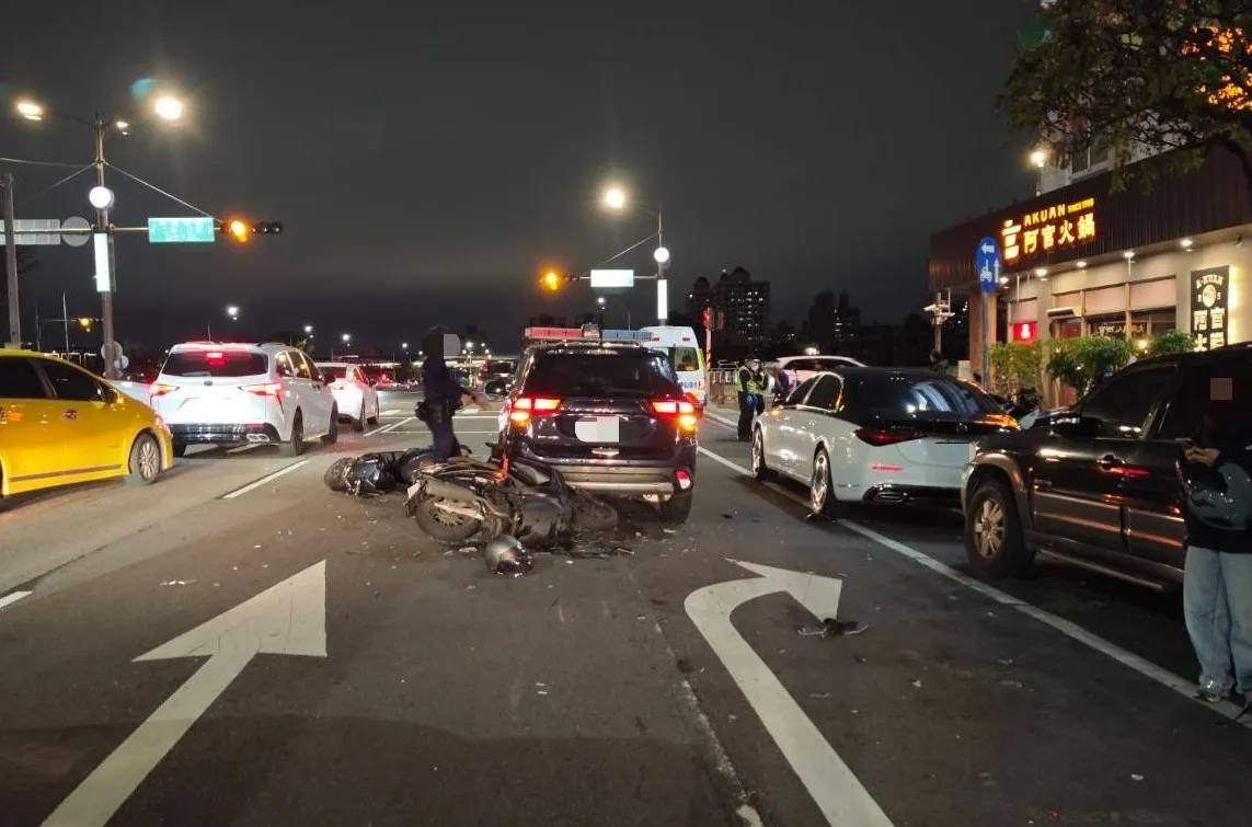 連警車都慘遭波及，林姓老翁稱「有踩煞車」，詳細肇事原因待釐清。民眾提供