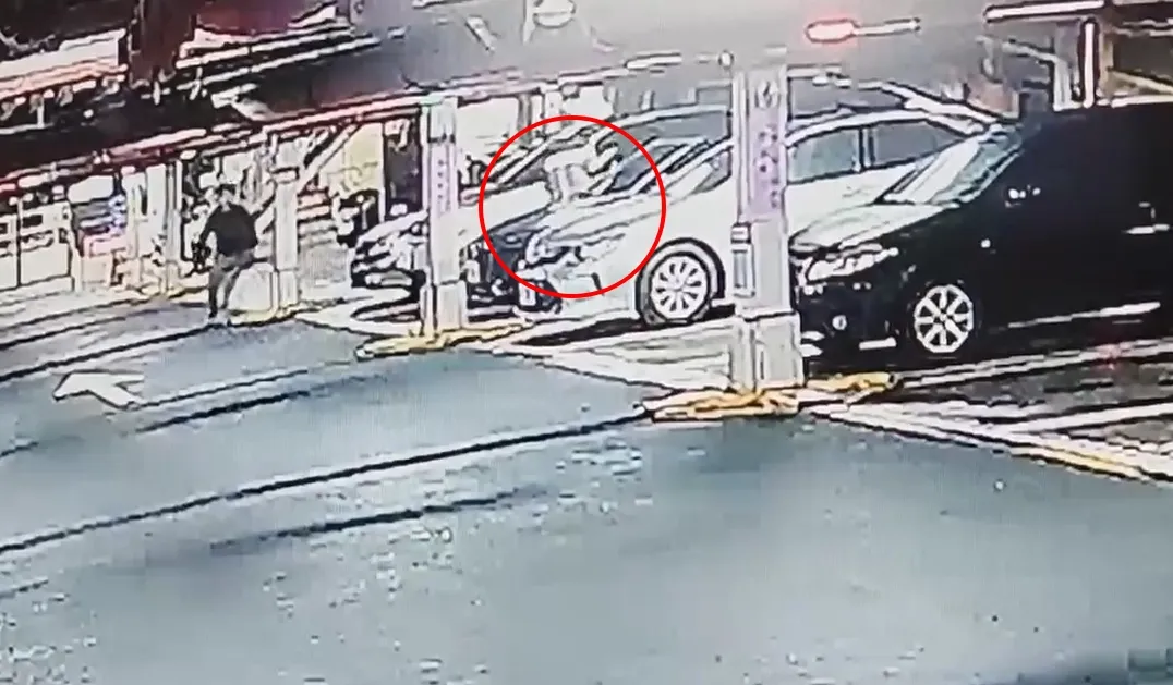 吳男於凌晨落網。翻攝畫面