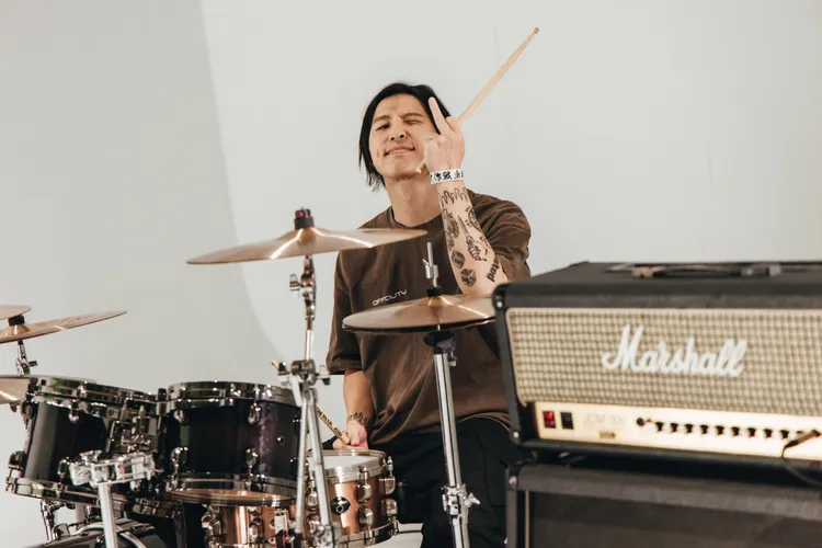鼓手柯光曾日夜工作15小時，只為籌錄音費。火氣音樂提供